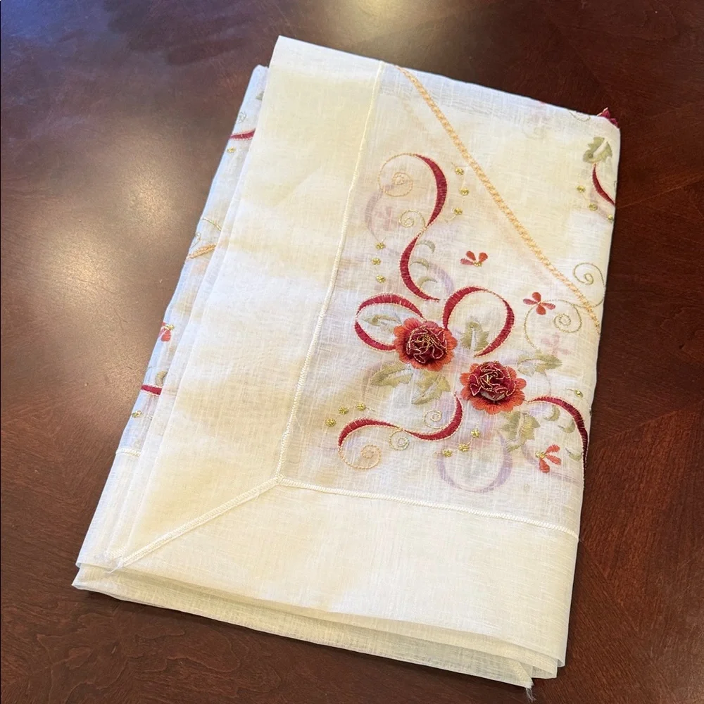 Square Embroidered 3D Floral Table runner Embroidered Floral Cream & Red New